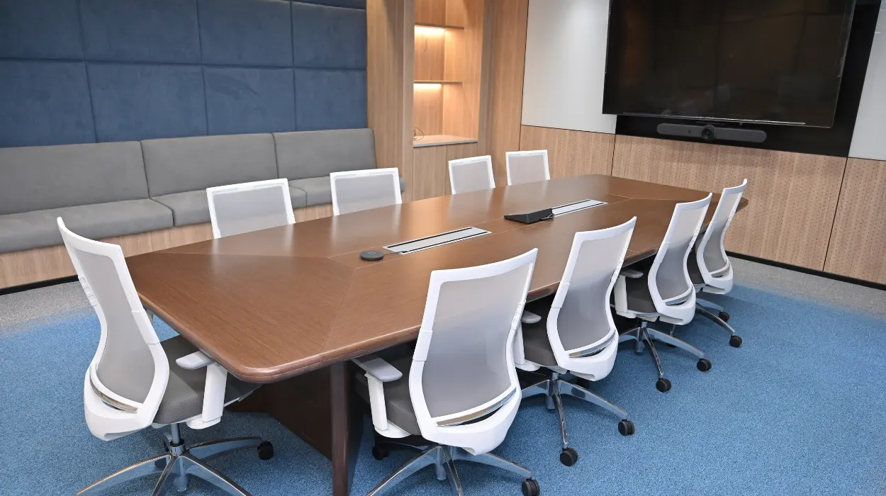 Book Our Fully Equipped Meeting Rooms for Your Next Business Presentation Today