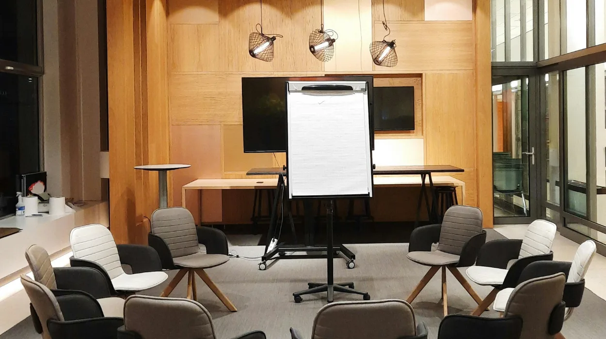 Why Does Your Business Need a Training Room with Flexible Seating Arrangement Options in 2026