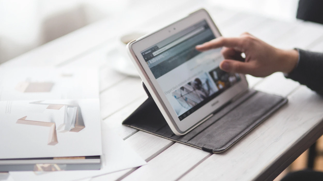 Digital vs. Physical Company Packs: Comparing Accessibility and Security in 2026