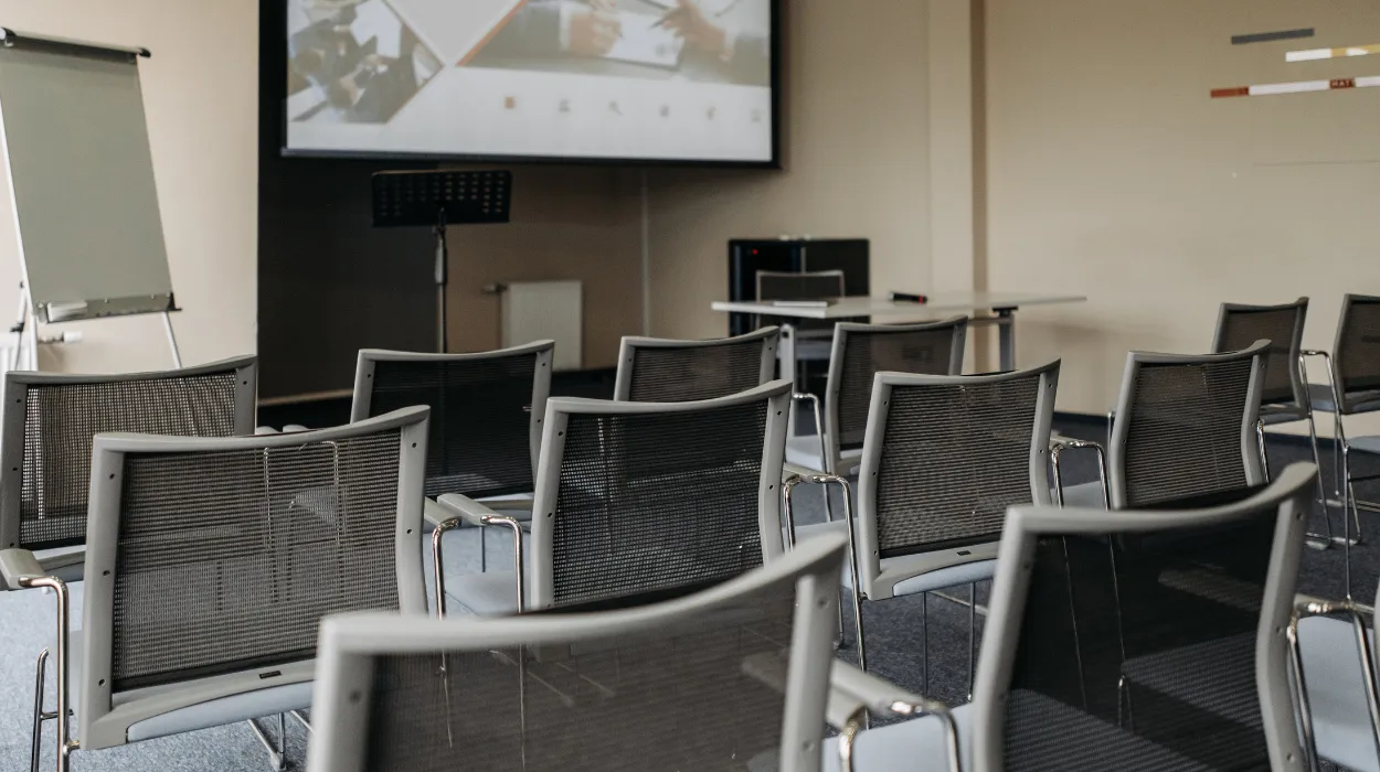 How to Choose a Venue Equipped for Hybrid Conferences in 2026